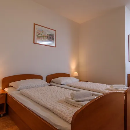 Paula 3* Trogir