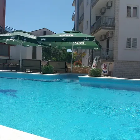 Paula Nocleg ze śniadaniem 3*