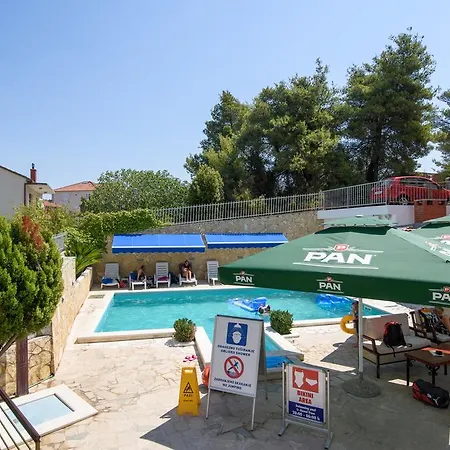Alojamento de Acomodação e Pequeno-almoço Paula Trogir