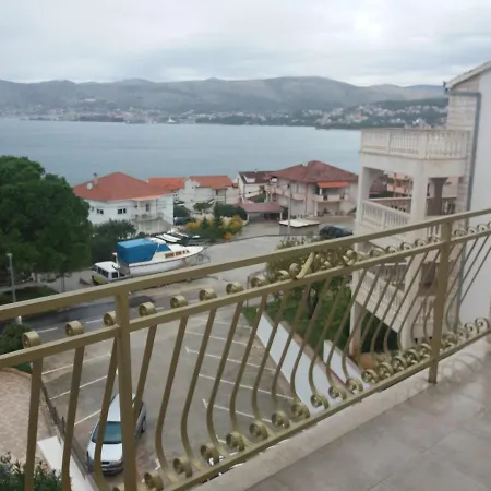 Alojamento de Acomodação e Pequeno-almoço Paula Trogir